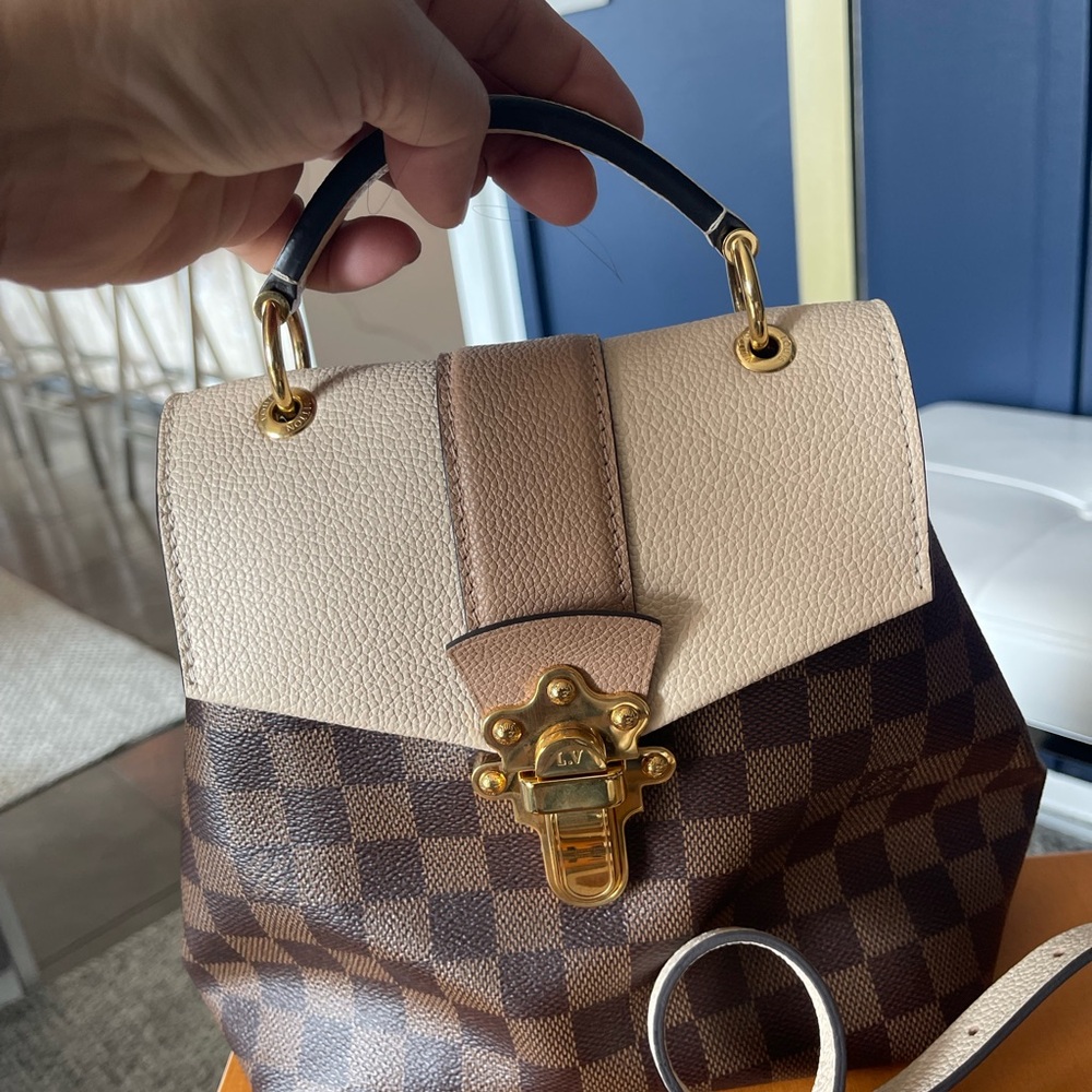 Backpack style. Almost brand new have a box dust bag serious by only.